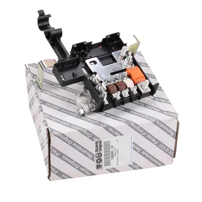 Batterie Pluspol mit Sicherungen original